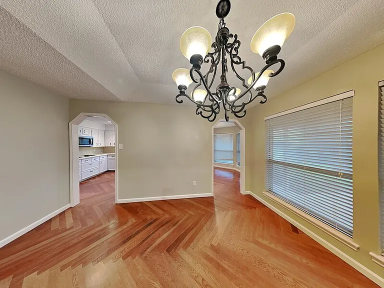 7709 Silveridge Dr — Photo 6