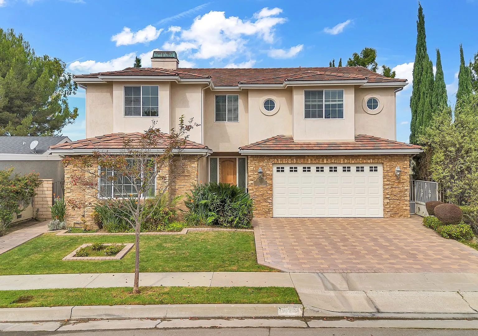 19441 Sierra Chula Rd — Photo 1