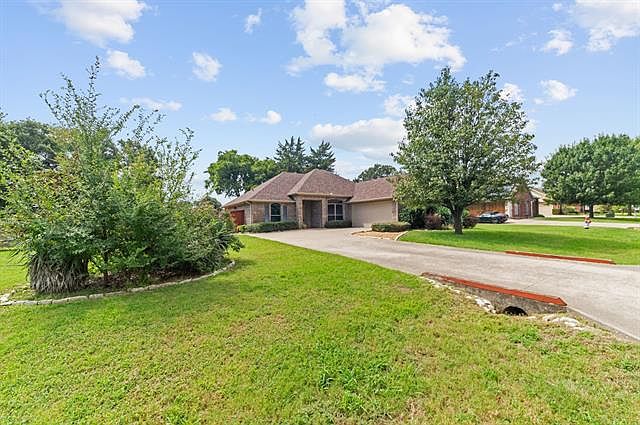 1st image of 211 Harrison Ct
