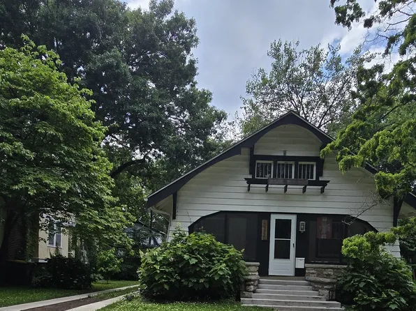 5740 Charlotte St, Kansas City, MO 64110