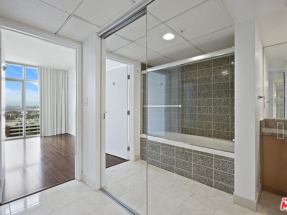5th image of 13700 Marina Pointe Dr Unit 1021