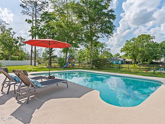2nd image of 1552 GREENRIDGE Circle W