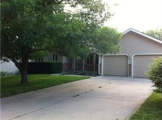 228 Crestview St, Lansing, KS 66043