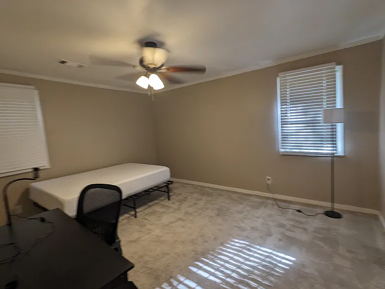 2909 Roberts St — Photo 8