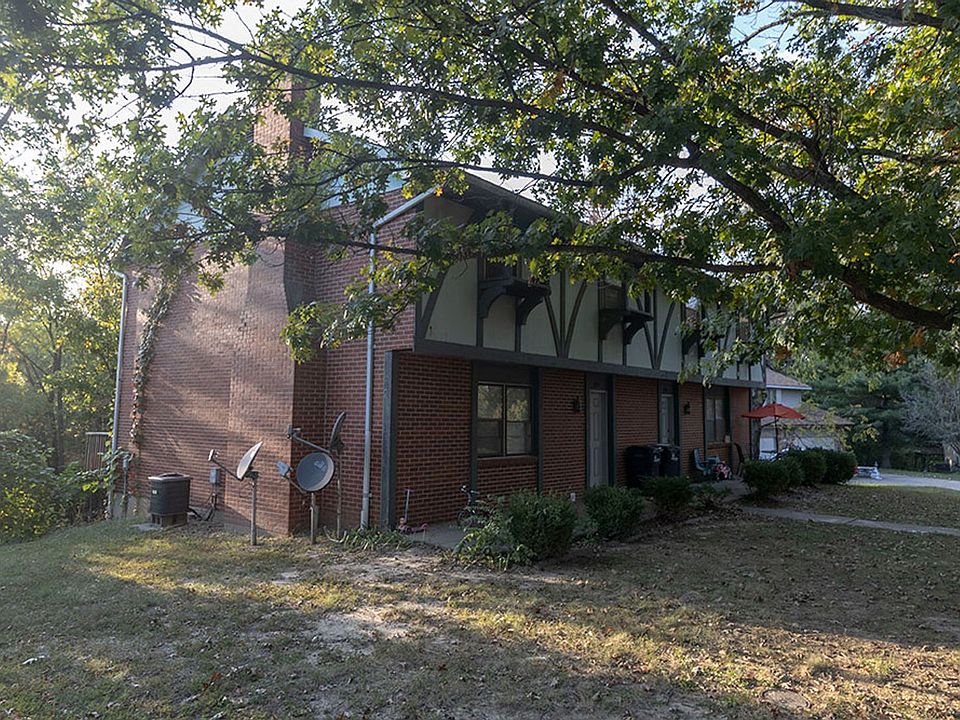2nd image of 3303 Belle Meade Dr