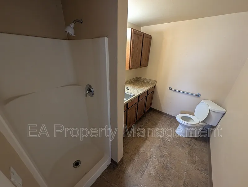 Studio, 1.0 bath, 500 sqft, $700 — Photo 3