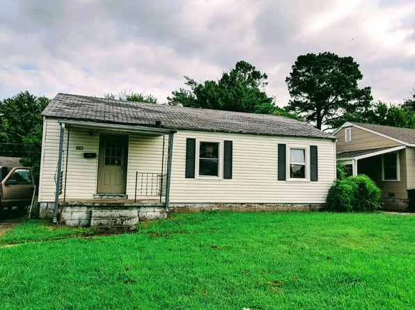 303 E Grumman Dr, Midwest City, OK 73110