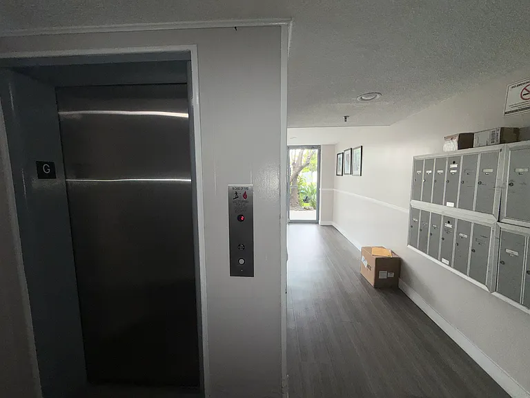 345 S Doheny Dr #304 — Photo 31