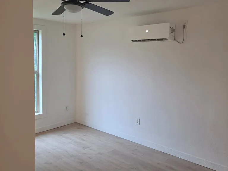 370 5th St NE — Photo 3