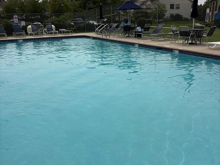 23 Pickwick Pl #K — Photo 7