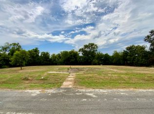 1018 W Angeline St, Groesbeck, TX 76642