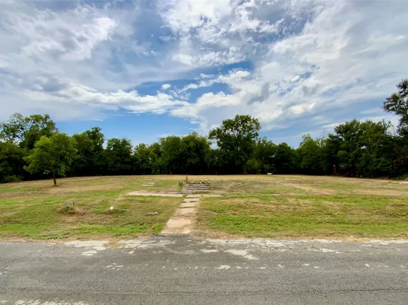 1018 W Angeline St, Groesbeck, TX 76642