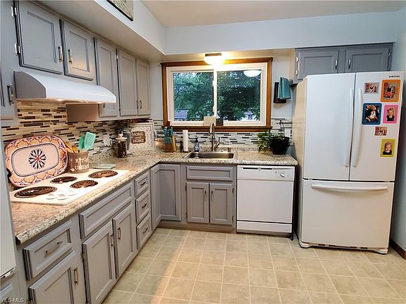 3rd image of 4565 Alderwood Dr