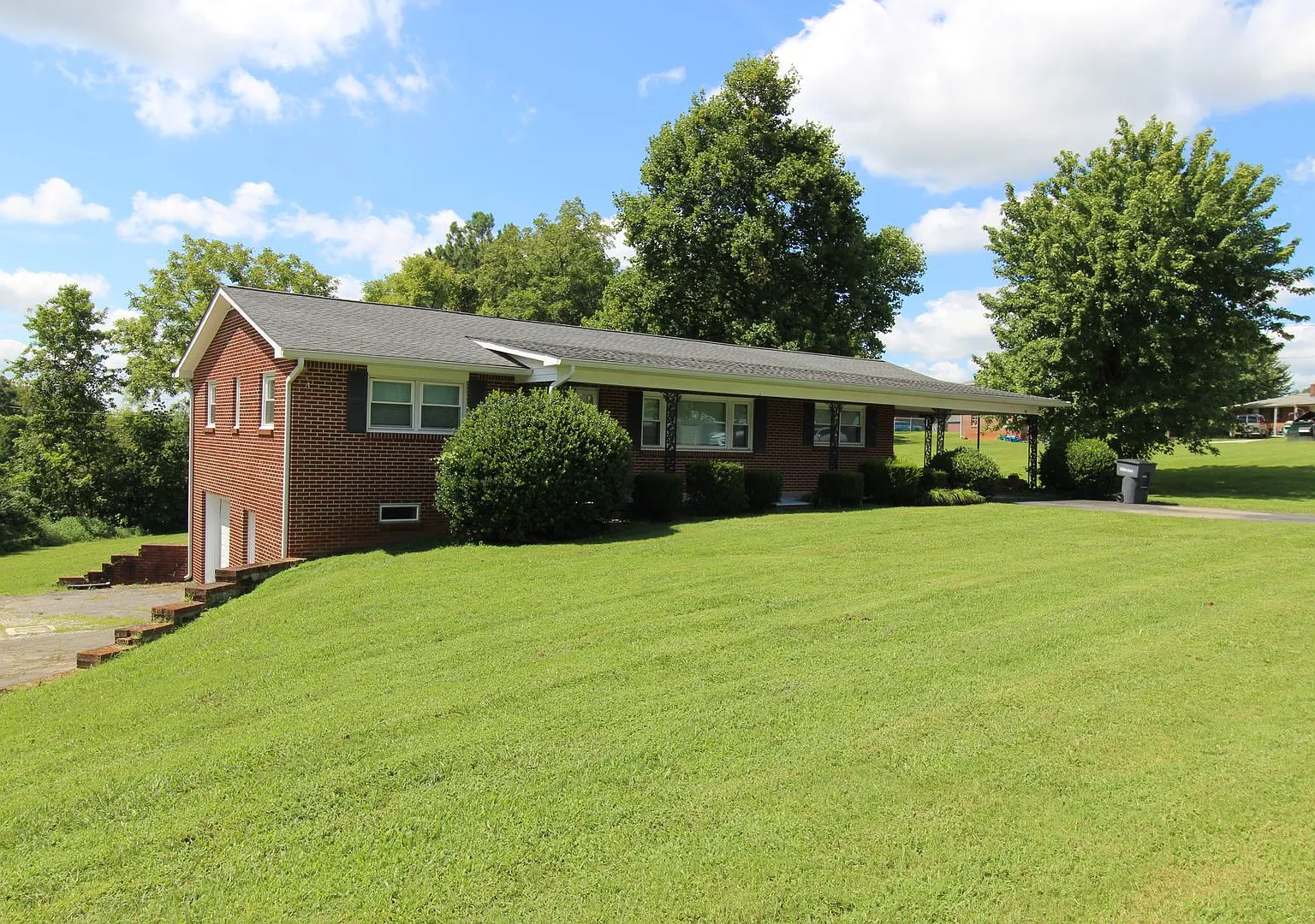 Spacious 3-Bedroom Cookeville Home with Basement, Garage and Private Patio — Photo 1