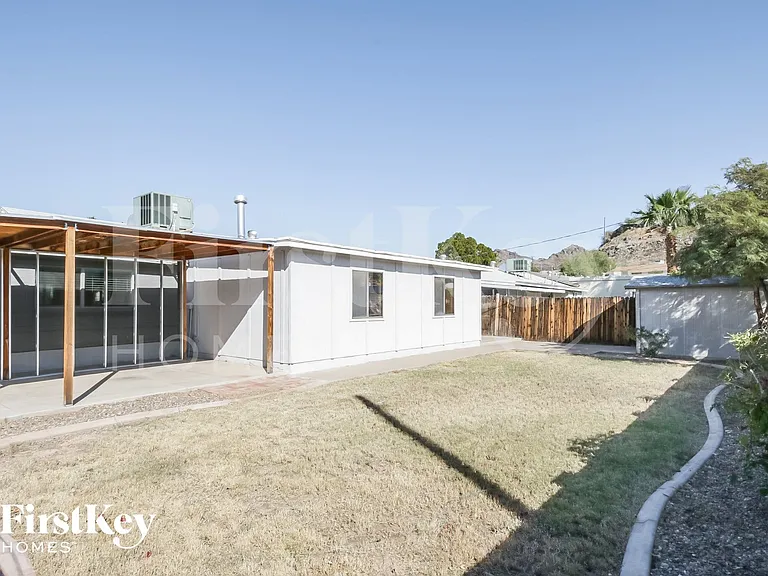 1001 E Seldon Ln — Photo 14