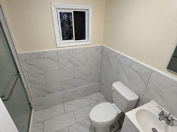3rd image of 170 Lafayette Rd Floor 1