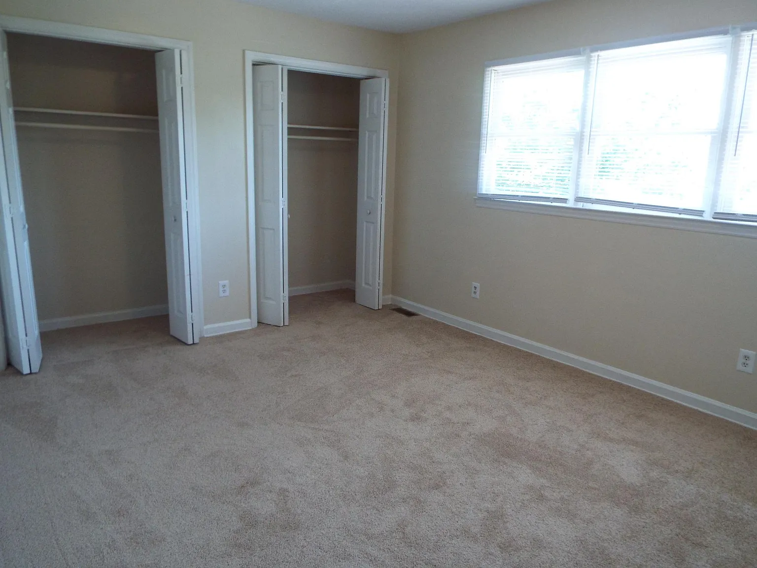 2 bed, 2.5 bath, $1,100 — Photo 2
