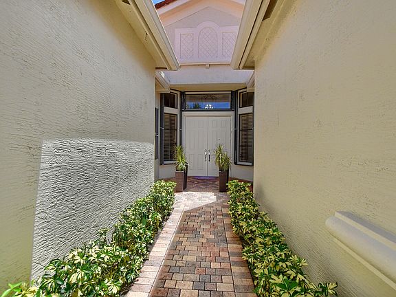 4th image of 9254 Isles Cay Drive
