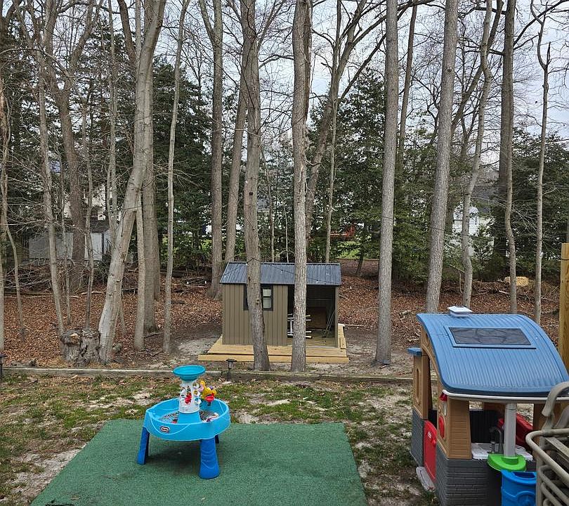 2nd image of 21 Blackhawk Ct