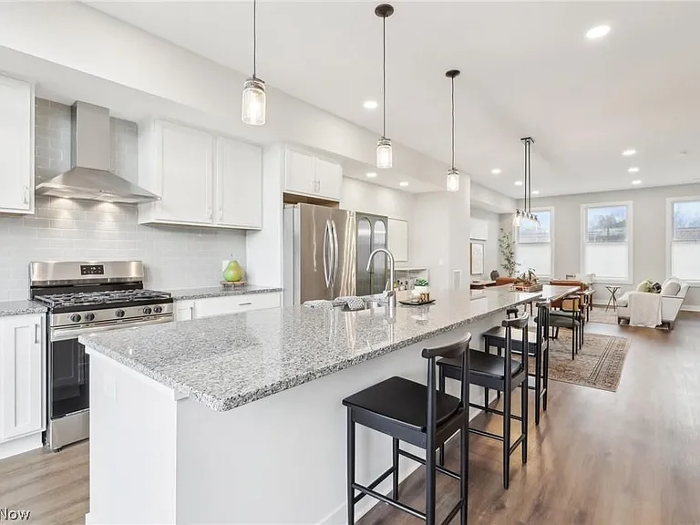 11218 N Park Pl — Photo 9