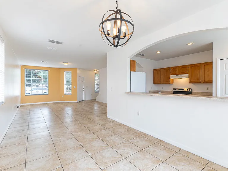 608 Captiva Cir — Photo 7