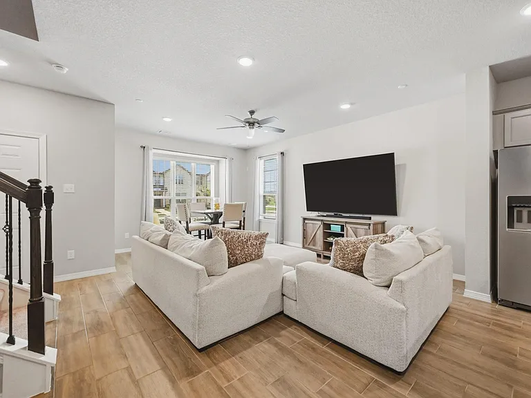 8050 Scanlan Trce — Photo 13