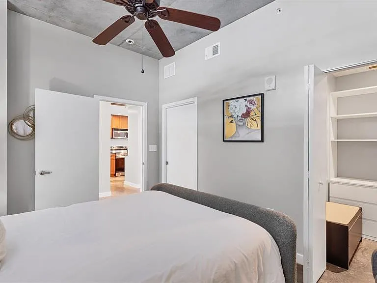 525 E Jackson St #405 — Photo 27