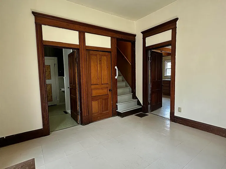 235 S Seminary St — Photo 23