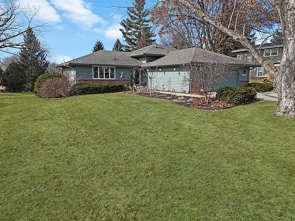 2nd image of 210 Park Crest Dr