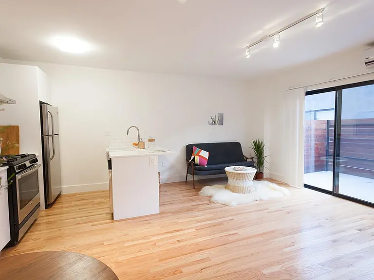 427 1/4 N Vendome St #427.25 — Photo 7