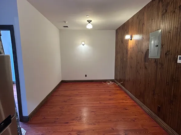 235 Kent Avenue image 4 of 14