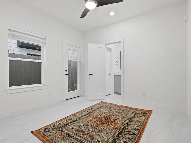 714 W Donovan St #A — Photo 17
