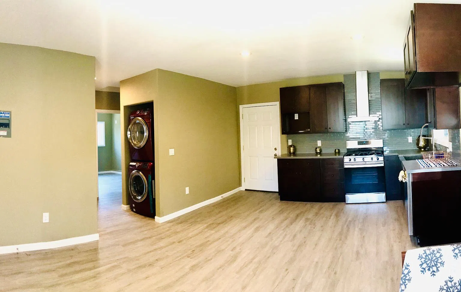 685 Locust St — Photo 4