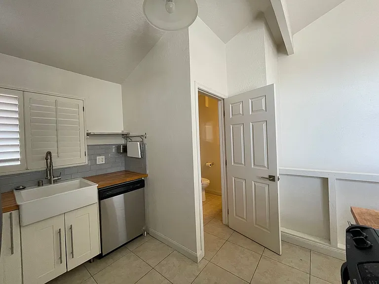 1118 Fresno St #5 — Photo 16