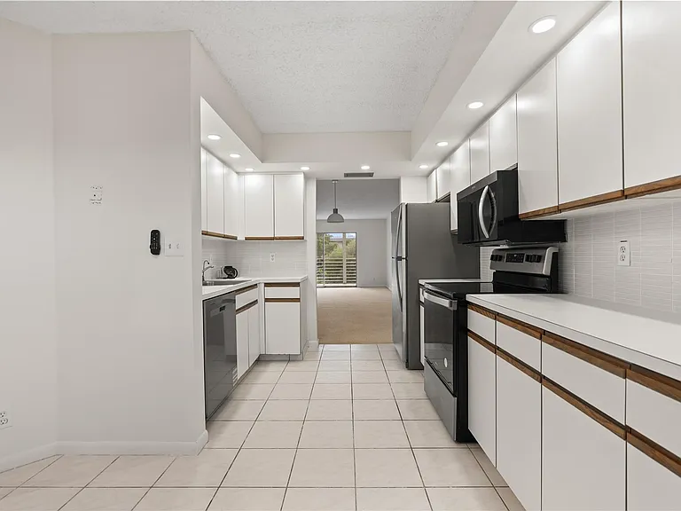 1801 Eleuthera Point #J3 — Photo 6