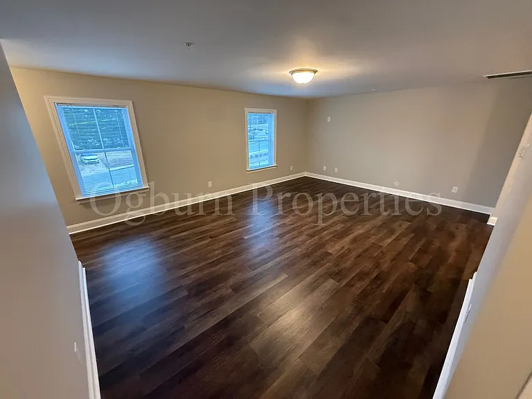 500 N Dunleith Ave — Photo 4