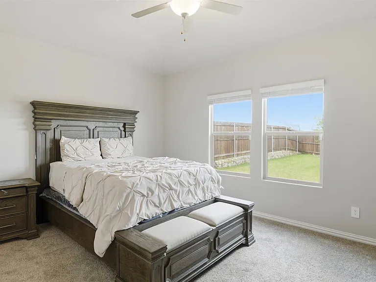 2275 Cliff Springs Dr — Photo 12