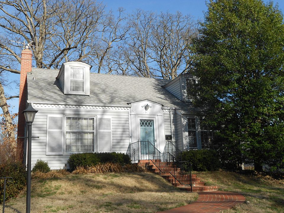 1st image of 1526 Holly Dr