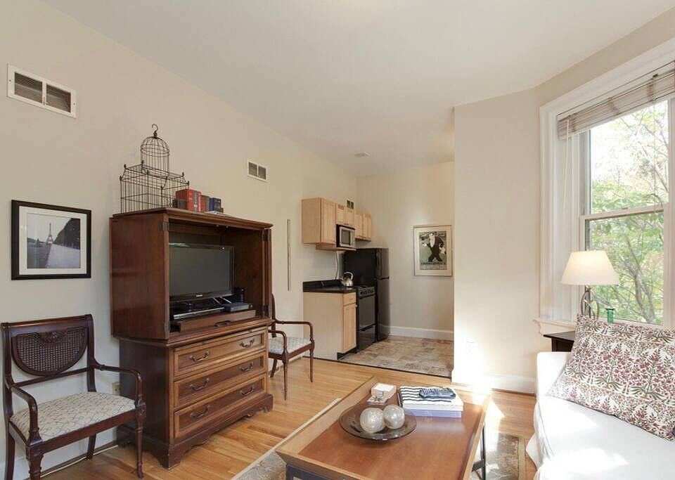 1st image of 1800 19th St NW APT 7