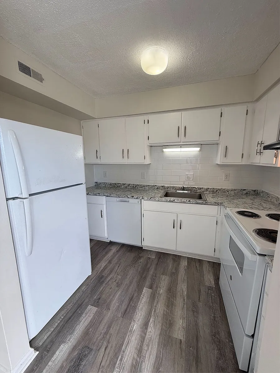 Building Photo - 7981 Shady Oak Trl #99