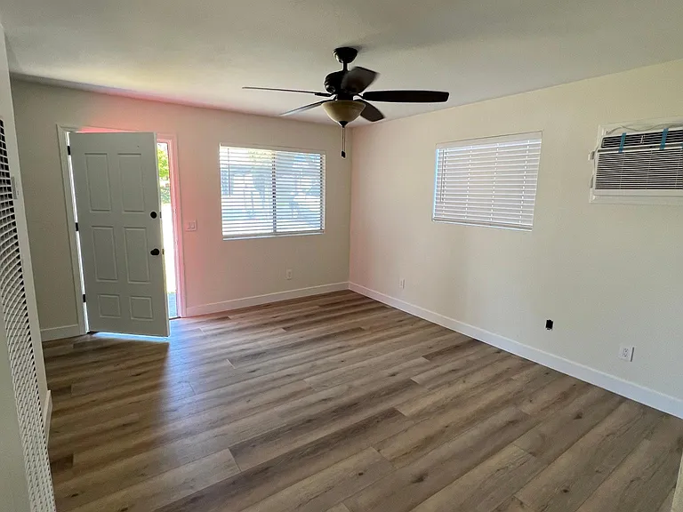 537 Ramona Ave — Photo 6