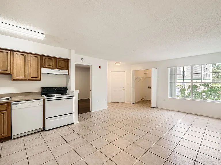 Golden Oaks — Photo 21