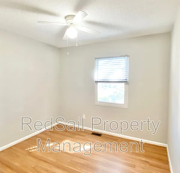 1114 Clear Springs Rd — Photo 17