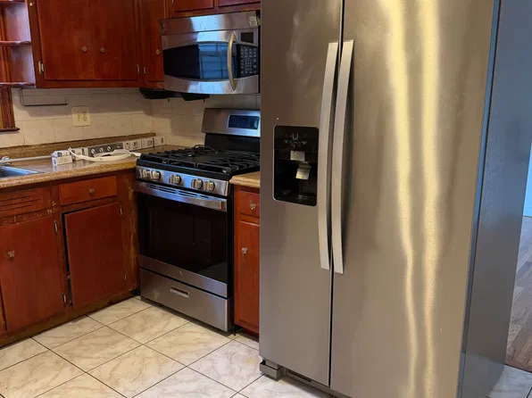 (undisclosed Address), Lindenhurst, NY 11757