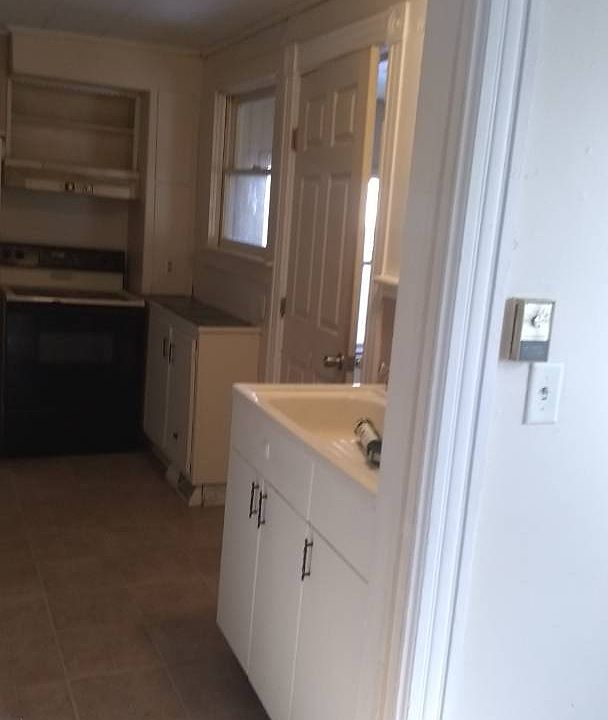 2nd image of 518 W Dominick St APT 1