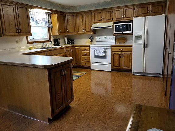 Kitchen. Bertch cabinets.