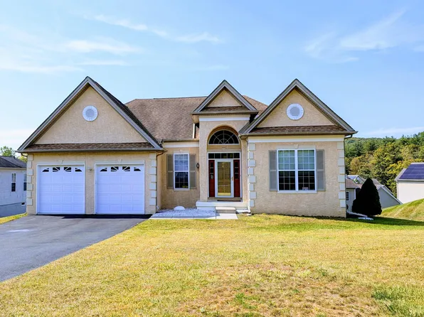 3184 Pine Valley Way, East Stroudsburg, PA 18302