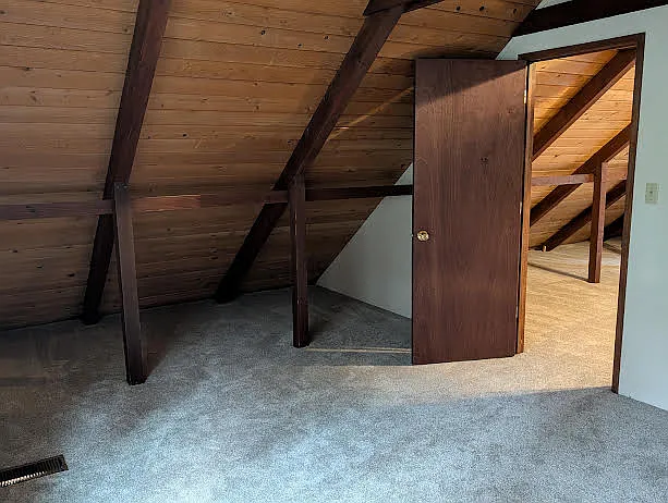 Upstairs loft Area (new carpet)