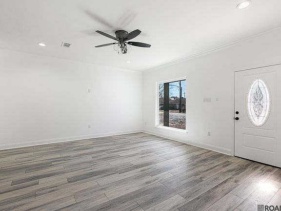 3rd image of 817 Netterville St