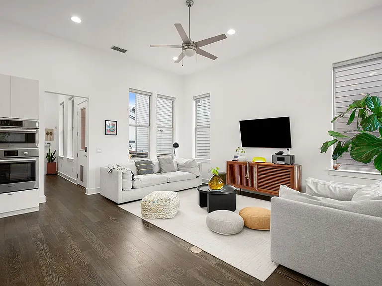 6013 Florencia Ln — Photo 10